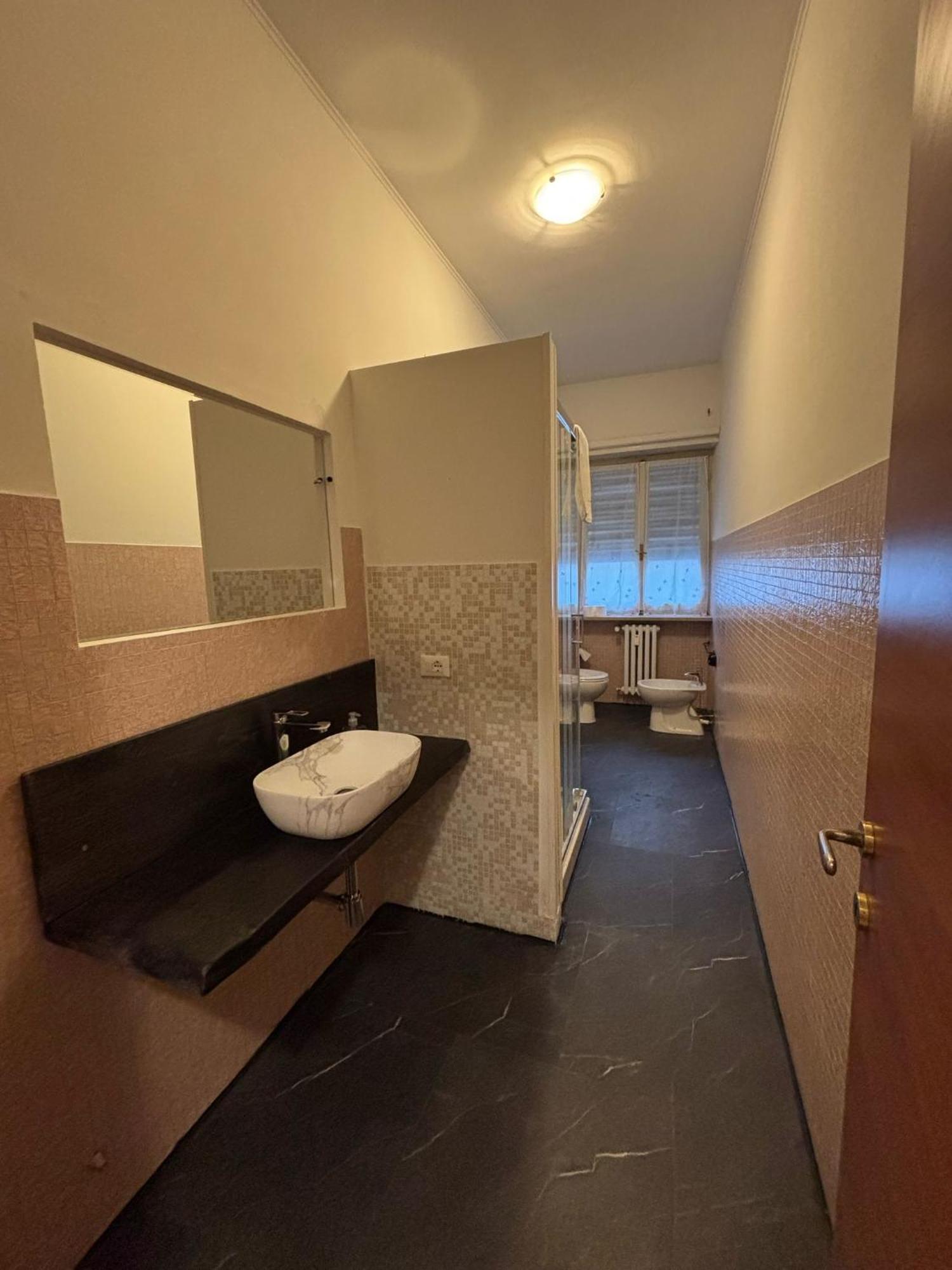 Marconi Rooms And Apartments Verona Bagian luar foto
