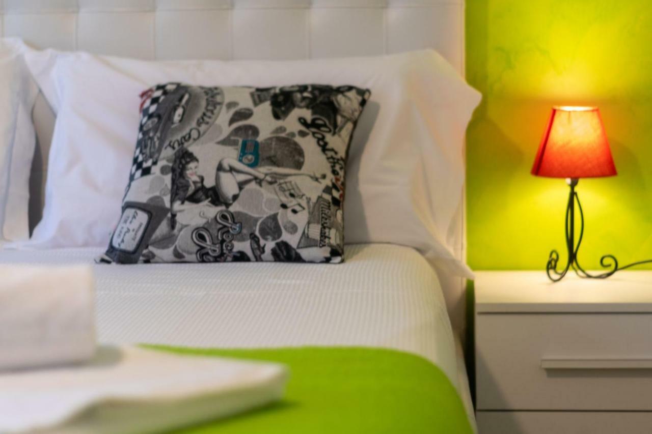 Marconi Rooms And Apartments Verona Bagian luar foto